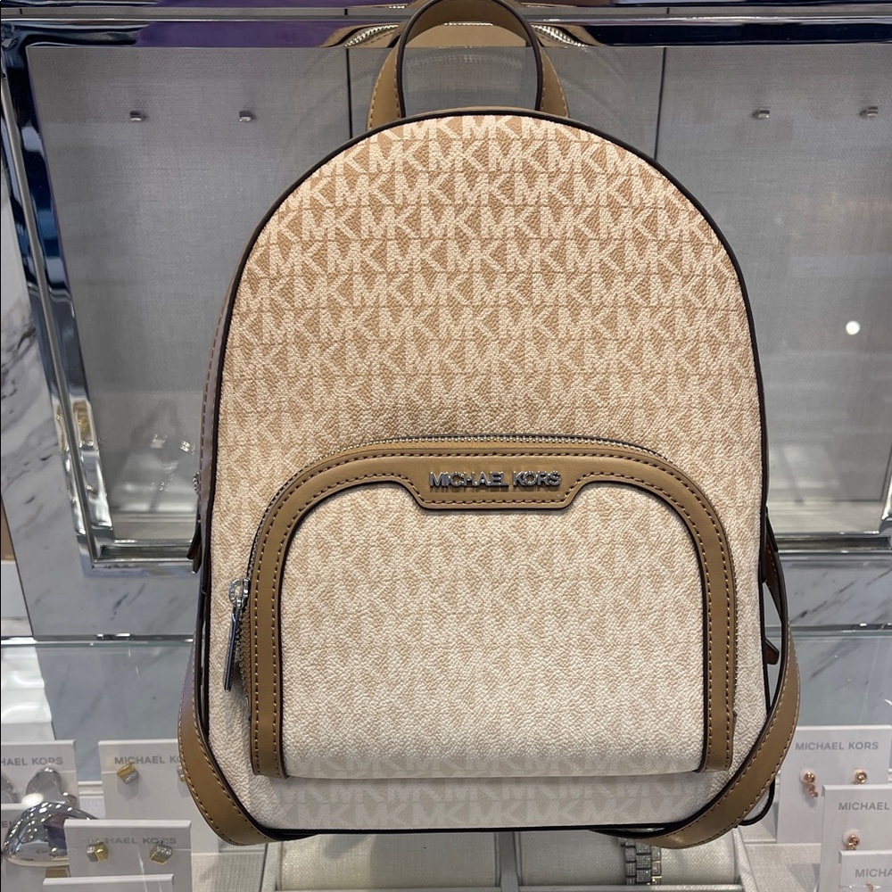 MICHAEL KORS Jaycee Medium Ombré Signature Logo Backpack
Husk
NWT